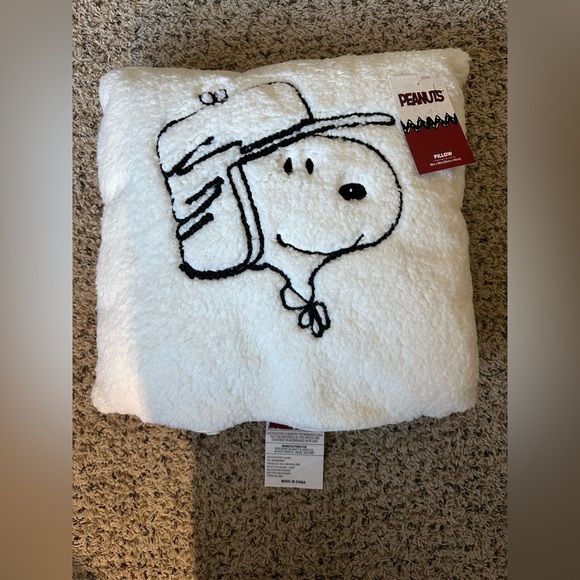 🎩 Snoopy Trapper Hat Pillow, NWT - Picture 2 of 6